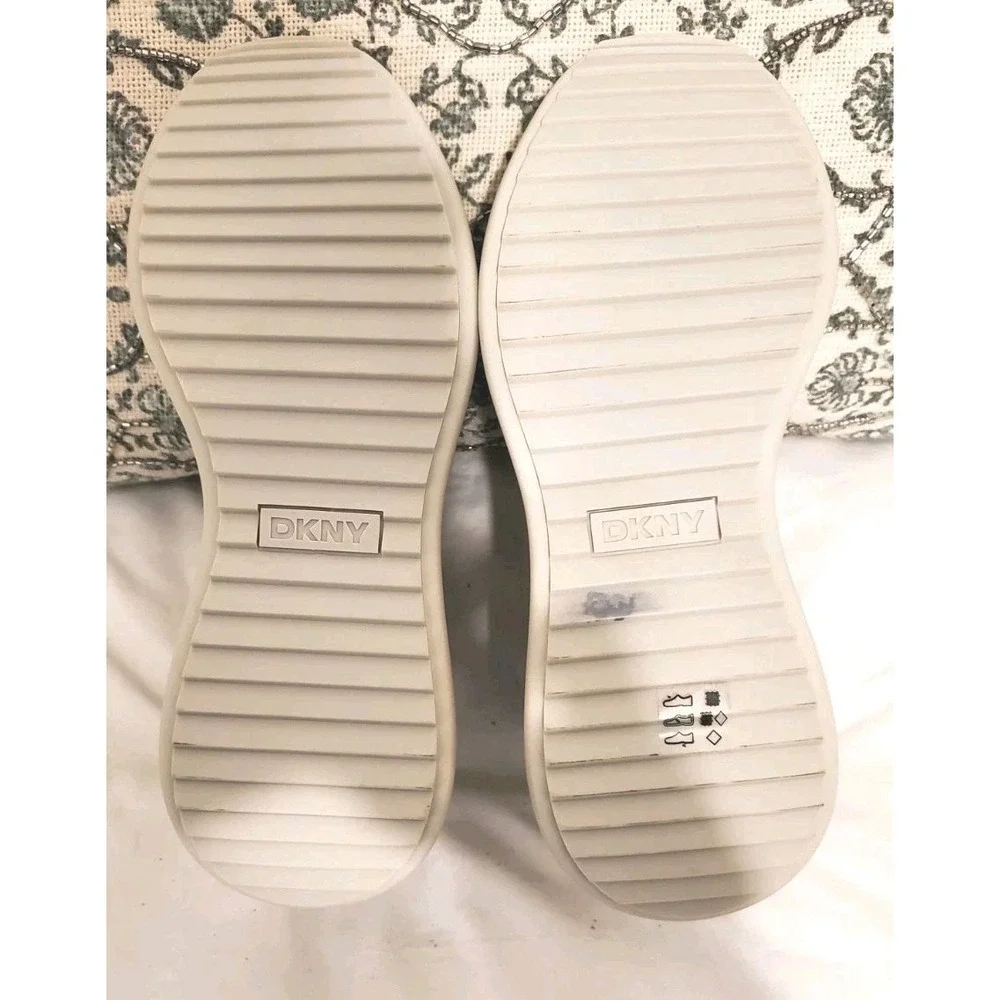 DKNY Women's Soft White Zofi Lace-Up Sneakers US 9.5 Shoes Comfort Fashion